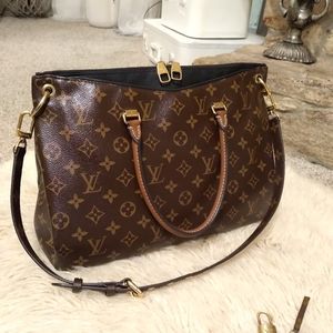 Authentic Louis Vuitton Pallas MM